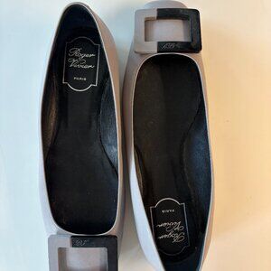 Roger Vivier Gray flats with buckle
